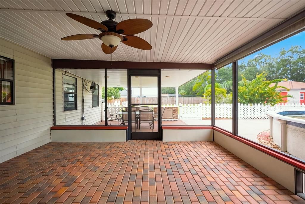 En Venta: $440,000 (3 camas, 3 baños, 1994 Pies cuadrados)
