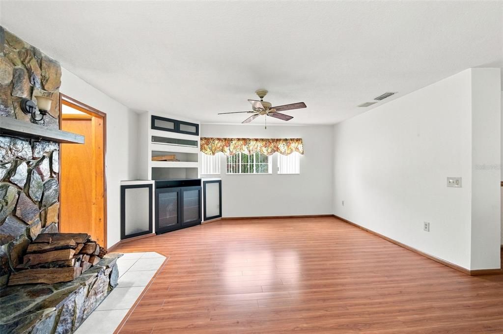 En Venta: $440,000 (3 camas, 3 baños, 1994 Pies cuadrados)