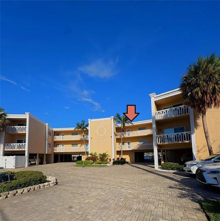 For Rent: $2,250 (1 beds, 1 baths, 735 Square Feet)