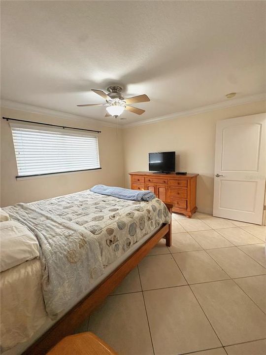 For Rent: $2,250 (1 beds, 1 baths, 735 Square Feet)