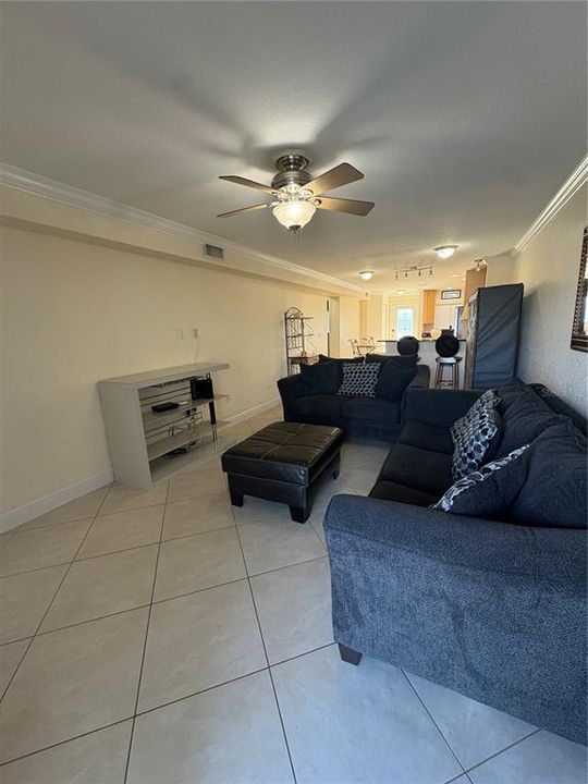 For Rent: $2,250 (1 beds, 1 baths, 735 Square Feet)