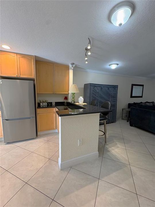 For Rent: $2,250 (1 beds, 1 baths, 735 Square Feet)