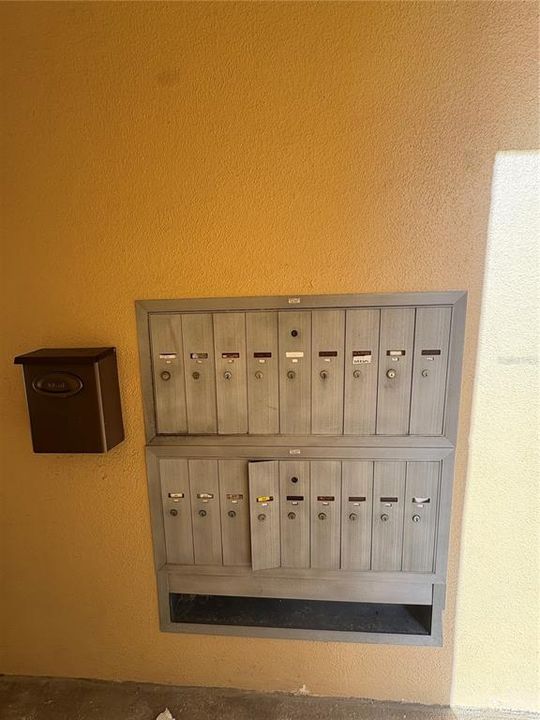 For Rent: $2,250 (1 beds, 1 baths, 735 Square Feet)