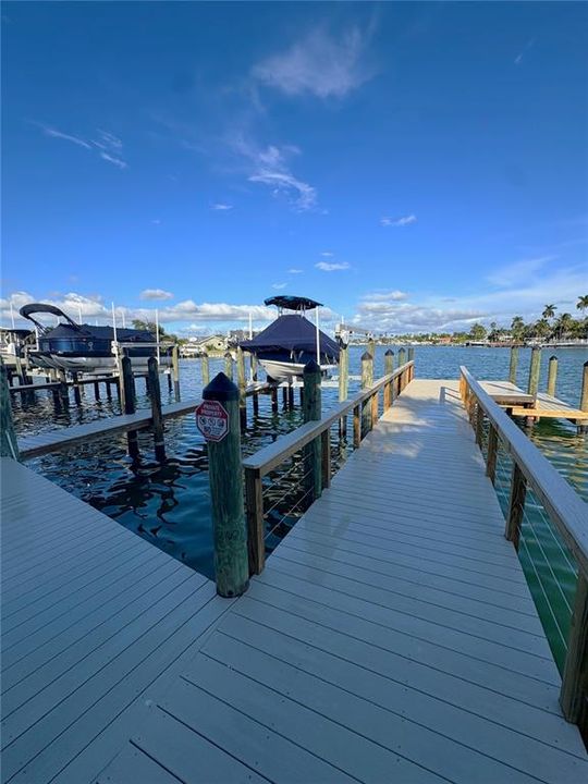 For Rent: $2,250 (1 beds, 1 baths, 735 Square Feet)