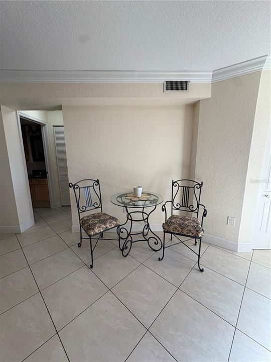 For Rent: $2,250 (1 beds, 1 baths, 735 Square Feet)
