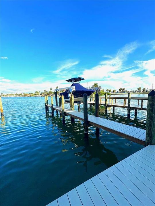 For Rent: $2,250 (1 beds, 1 baths, 735 Square Feet)