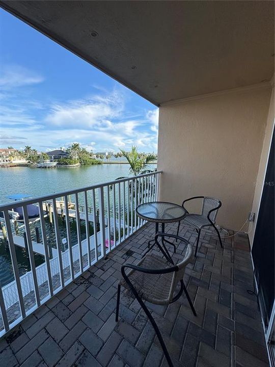 For Rent: $2,250 (1 beds, 1 baths, 735 Square Feet)