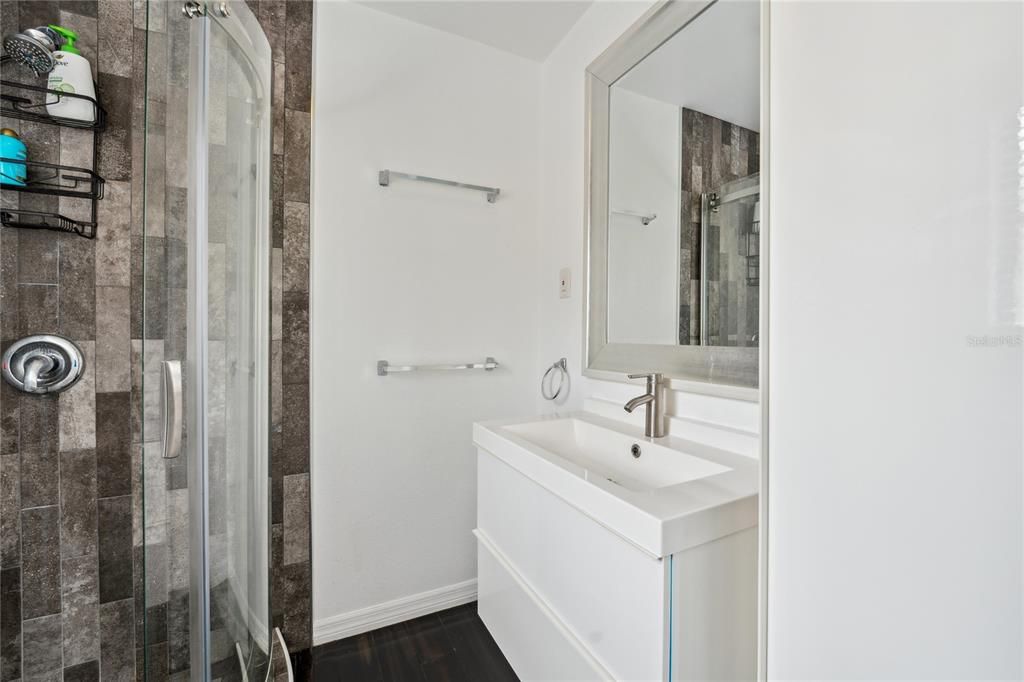 На продажу: $319,900 (2 спален, 2 ванн, 1212 Квадратных фут)