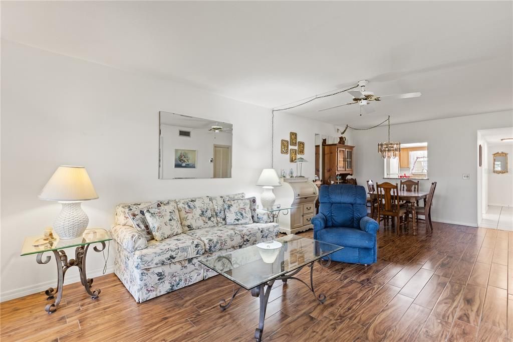 For Sale: $155,000 (2 beds, 2 baths, 1110 Square Feet)