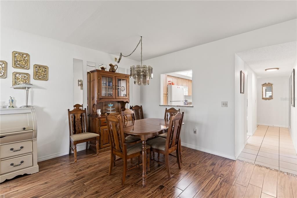 For Sale: $155,000 (2 beds, 2 baths, 1110 Square Feet)
