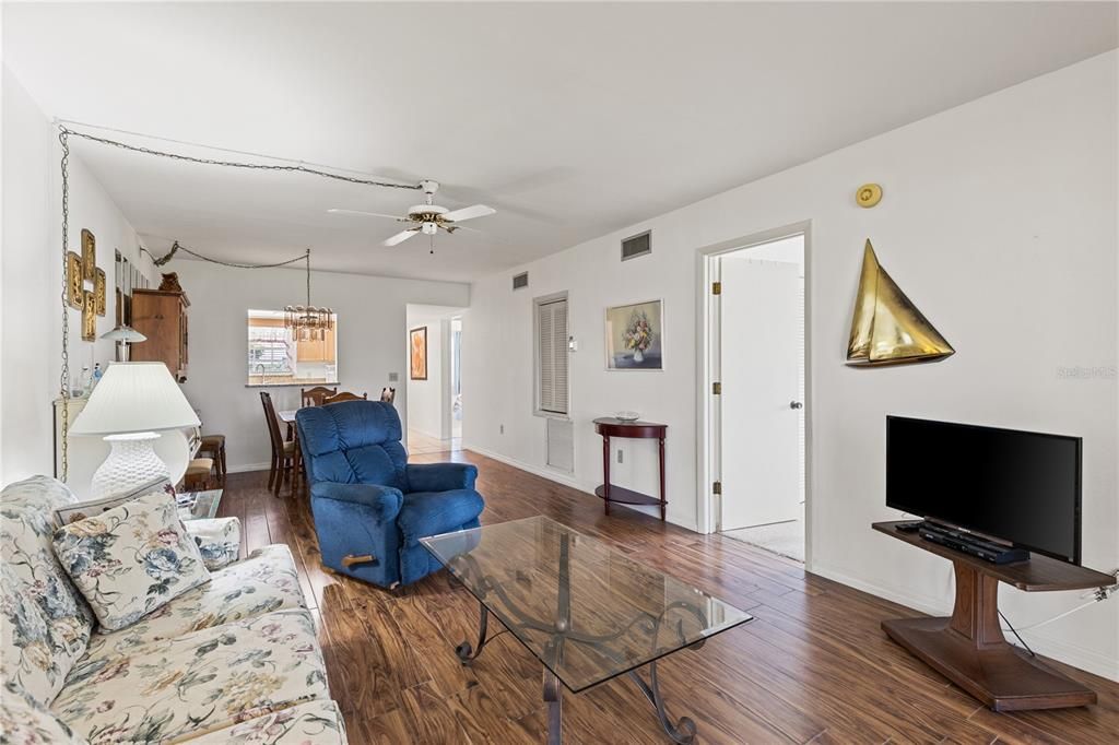 For Sale: $155,000 (2 beds, 2 baths, 1110 Square Feet)