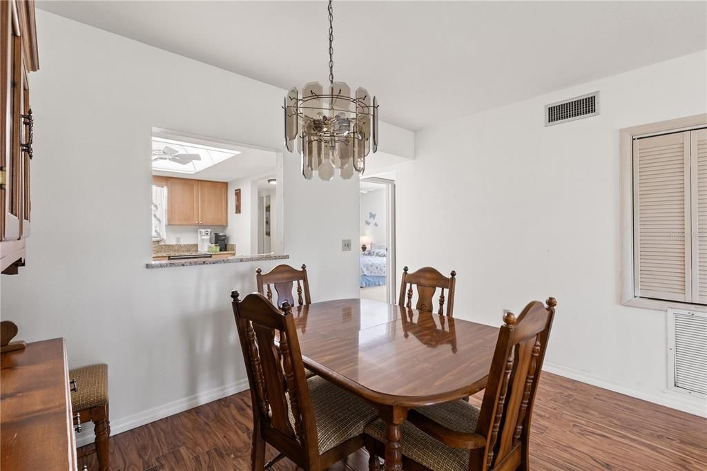 For Sale: $155,000 (2 beds, 2 baths, 1110 Square Feet)