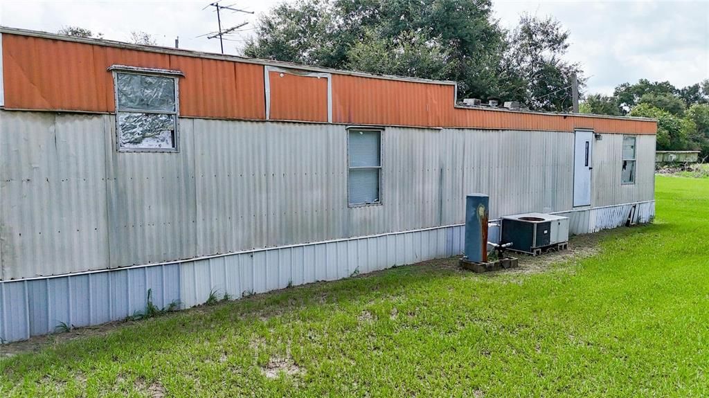 На продажу: $534,000 (5.99 acres)
