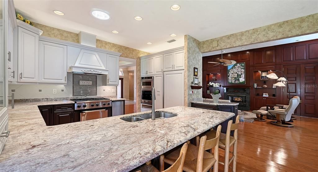 For Sale: $879,000 (3 beds, 4 baths, 2872 Square Feet)