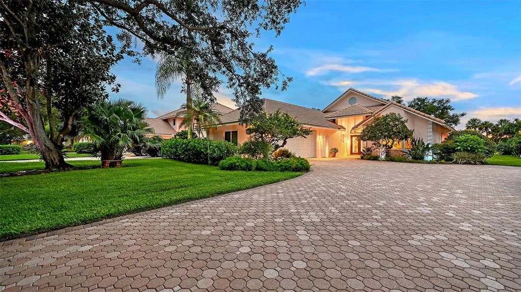 For Sale: $879,000 (3 beds, 4 baths, 2872 Square Feet)