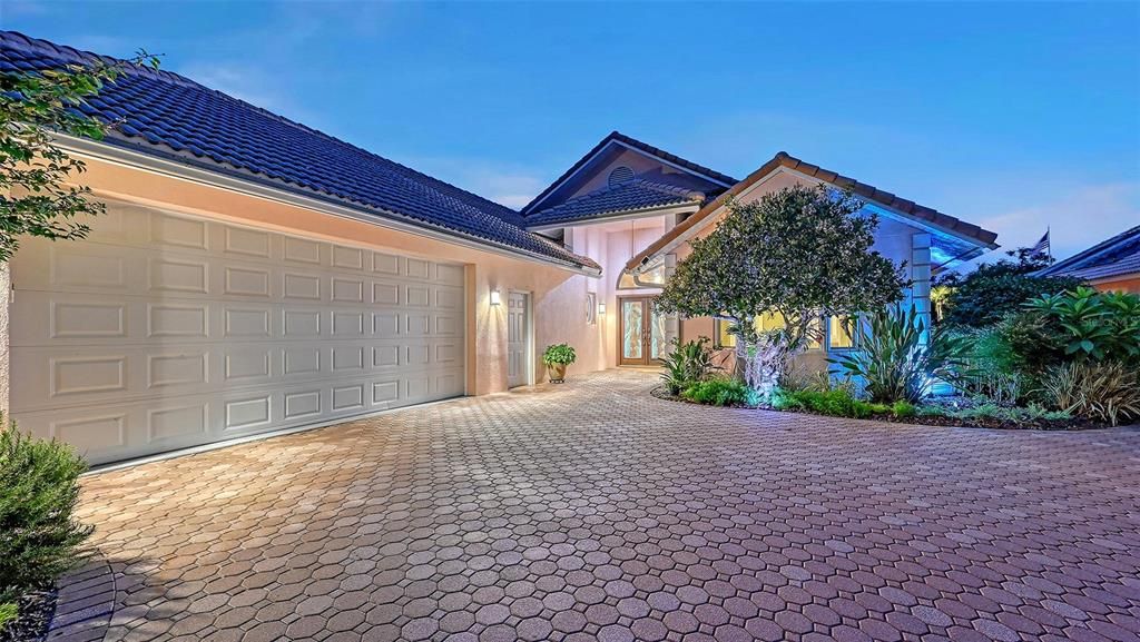 For Sale: $879,000 (3 beds, 4 baths, 2872 Square Feet)