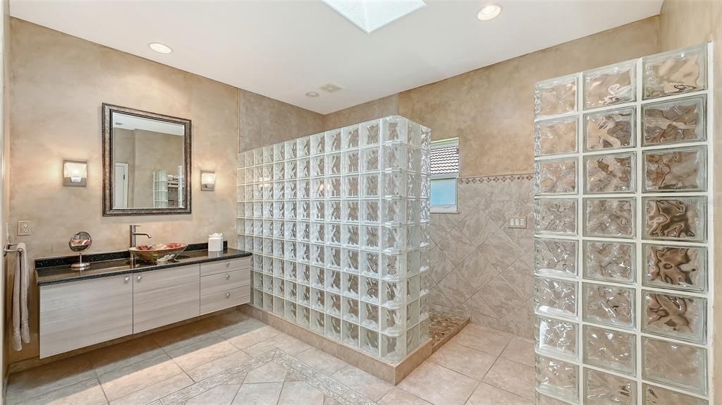 For Sale: $879,000 (3 beds, 4 baths, 2872 Square Feet)
