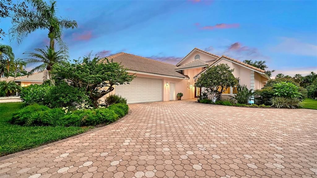 For Sale: $879,000 (3 beds, 4 baths, 2872 Square Feet)