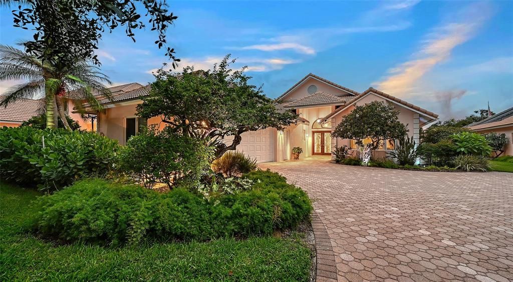 For Sale: $879,000 (3 beds, 4 baths, 2872 Square Feet)
