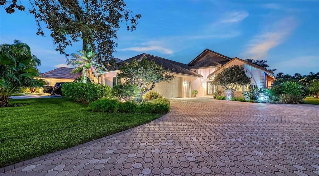 For Sale: $879,000 (3 beds, 4 baths, 2872 Square Feet)