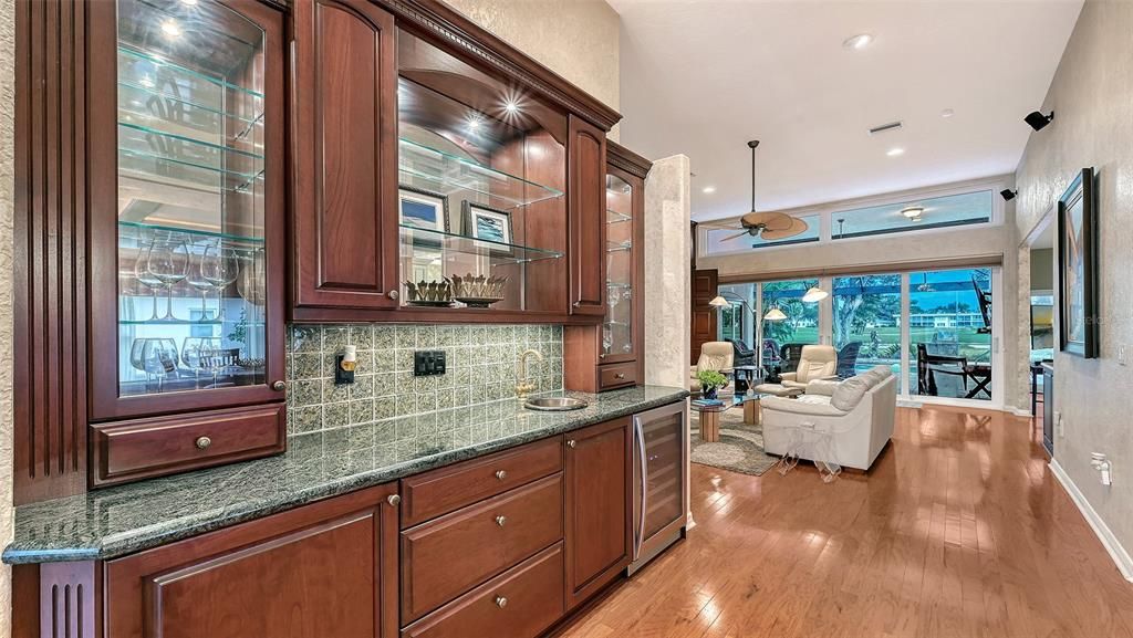For Sale: $879,000 (3 beds, 4 baths, 2872 Square Feet)