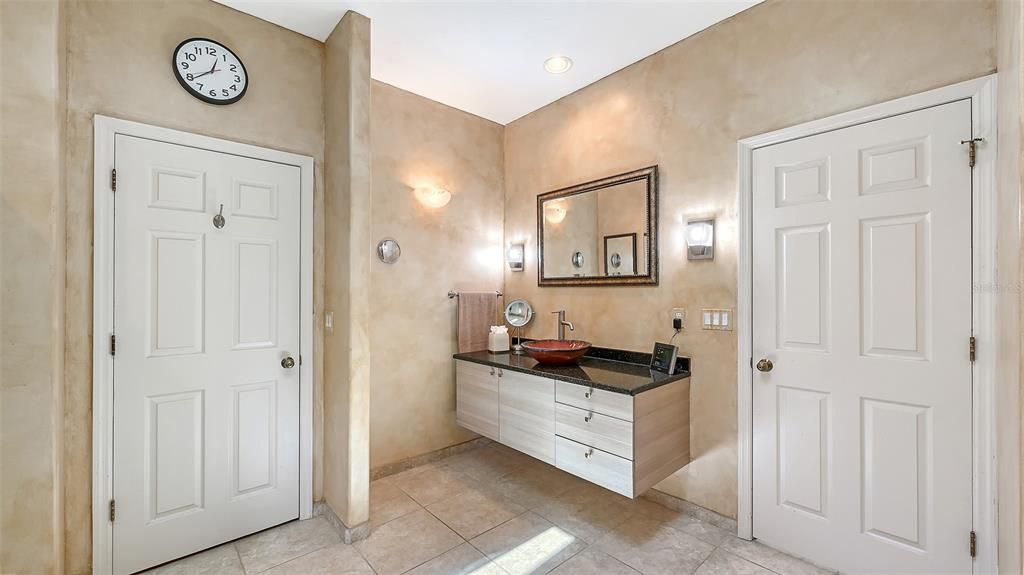 For Sale: $879,000 (3 beds, 4 baths, 2872 Square Feet)