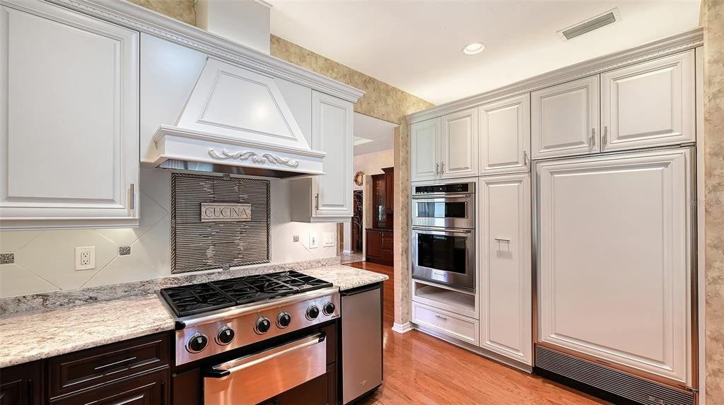 For Sale: $879,000 (3 beds, 4 baths, 2872 Square Feet)