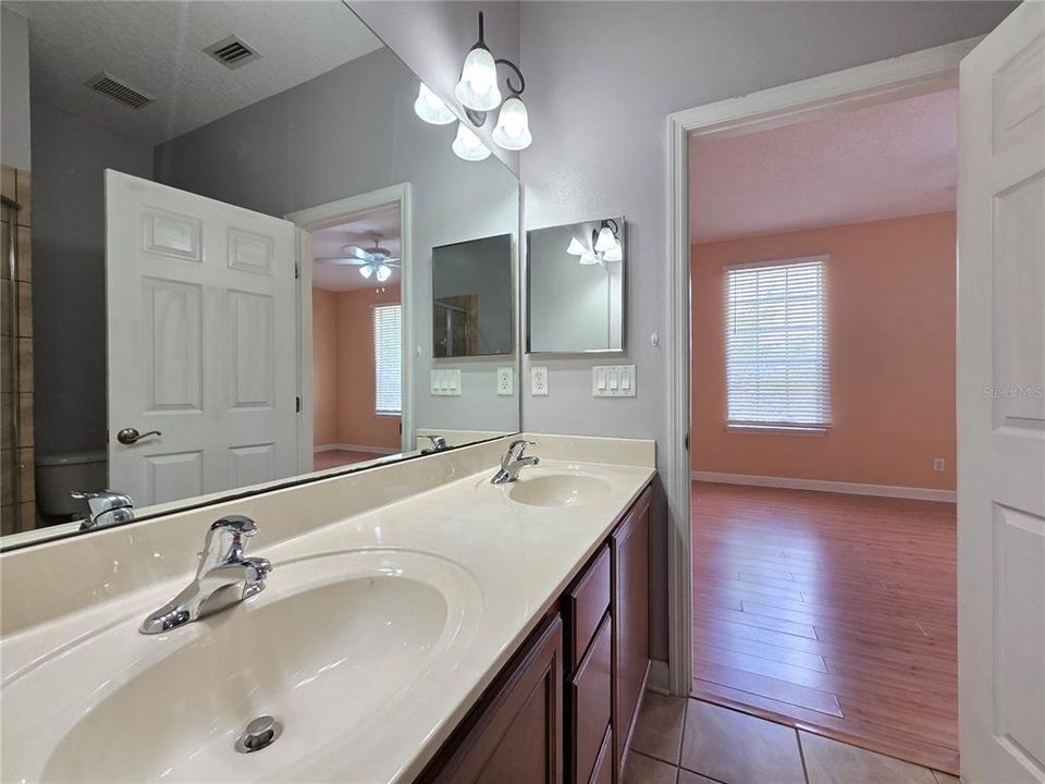 For Rent: $2,200 (3 beds, 2 baths, 1565 Square Feet)