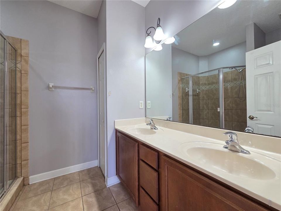 For Rent: $2,200 (3 beds, 2 baths, 1565 Square Feet)