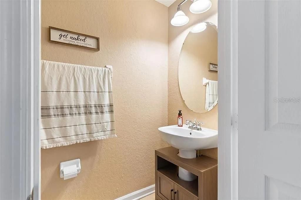 For Rent: $2,450 (3 beds, 2 baths, 1608 Square Feet)
