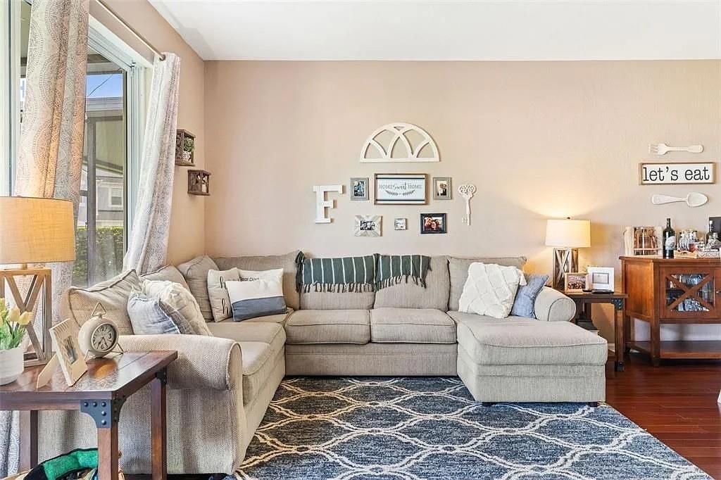 For Rent: $2,450 (3 beds, 2 baths, 1608 Square Feet)