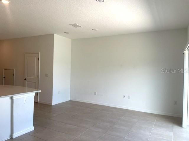 For Rent: $2,200 (3 beds, 2 baths, 1373 Square Feet)