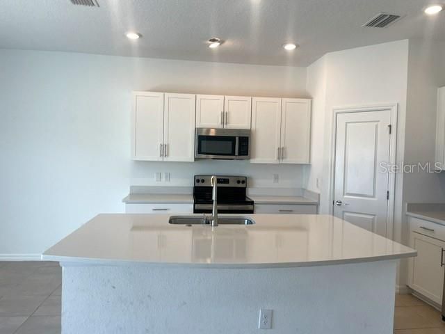 For Rent: $2,200 (3 beds, 2 baths, 1373 Square Feet)