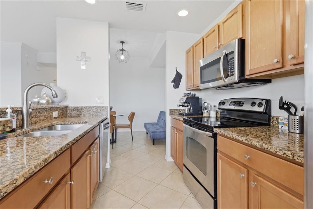 For Sale: $265,000 (2 beds, 2 baths, 1156 Square Feet)