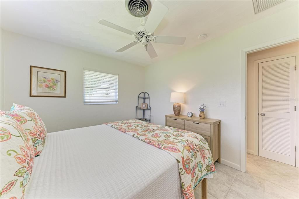 For Sale: $789,000 (2 beds, 2 baths, 1341 Square Feet)