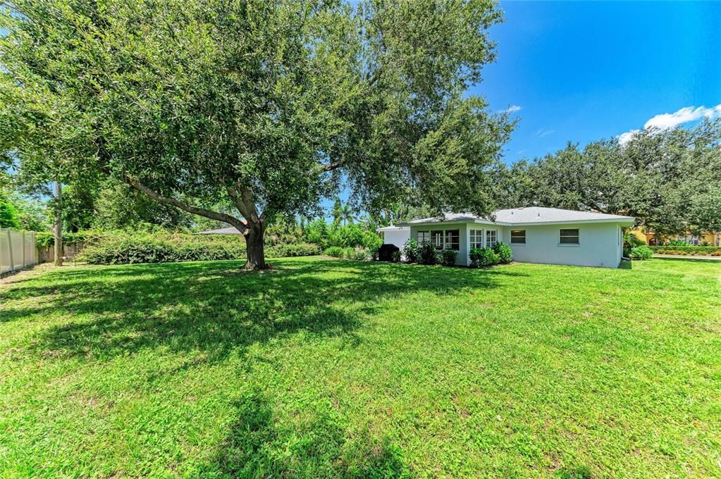 For Sale: $789,000 (2 beds, 2 baths, 1341 Square Feet)