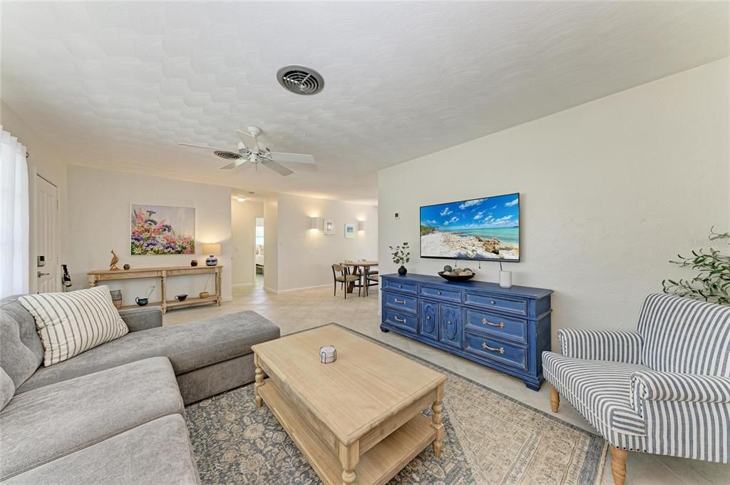 For Sale: $789,000 (2 beds, 2 baths, 1341 Square Feet)