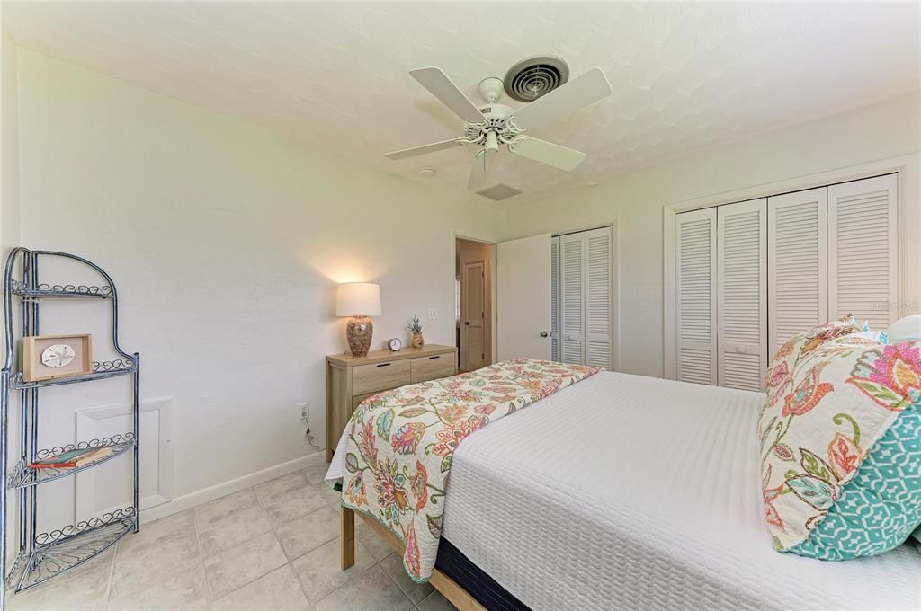 For Sale: $789,000 (2 beds, 2 baths, 1341 Square Feet)