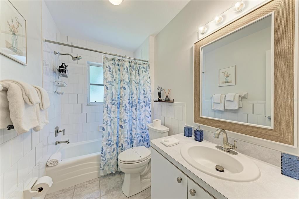 For Sale: $789,000 (2 beds, 2 baths, 1341 Square Feet)