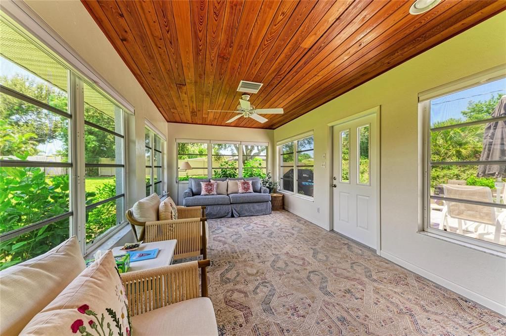 For Sale: $789,000 (2 beds, 2 baths, 1341 Square Feet)