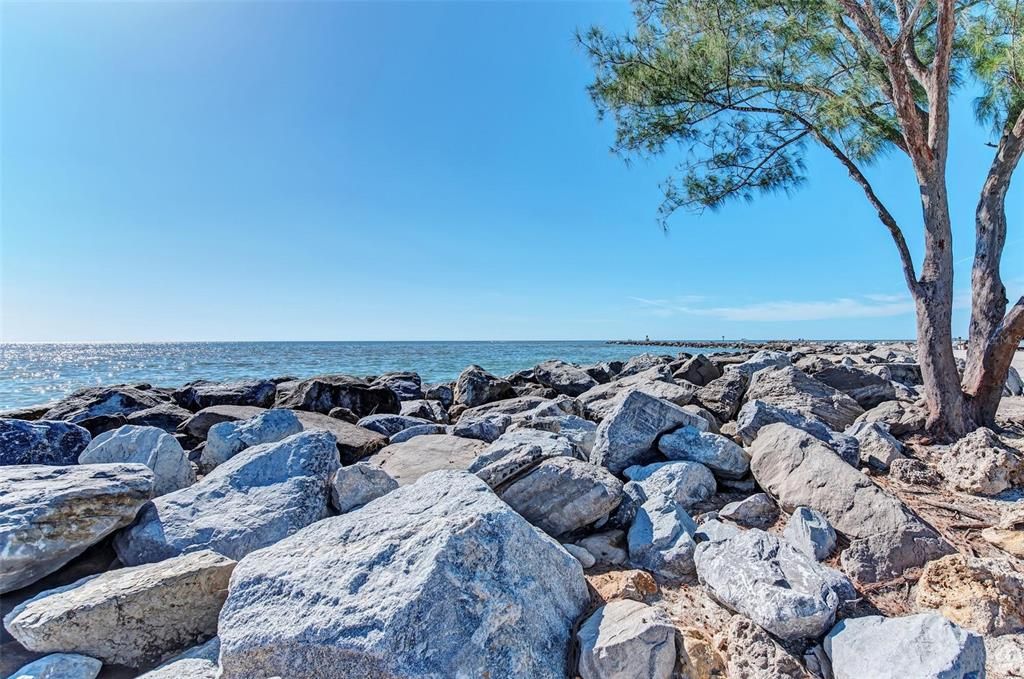 For Sale: $789,000 (2 beds, 2 baths, 1341 Square Feet)