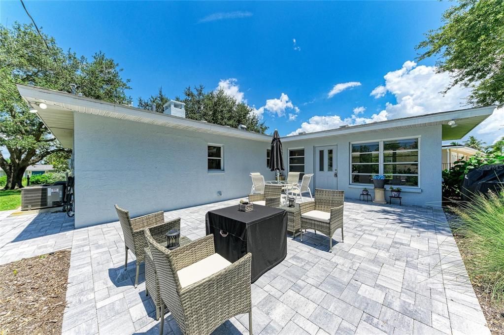 For Sale: $789,000 (2 beds, 2 baths, 1341 Square Feet)
