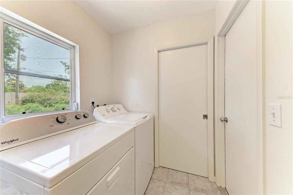 For Sale: $789,000 (2 beds, 2 baths, 1341 Square Feet)