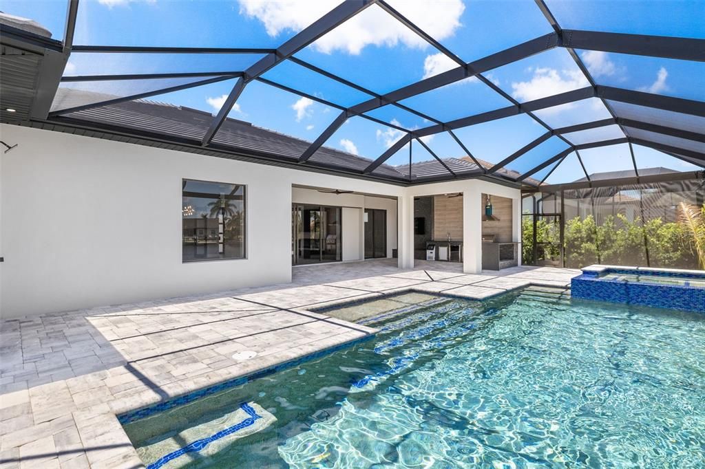 En Venta: $1,349,000 (3 camas, 3 baños, 2200 Pies cuadrados)