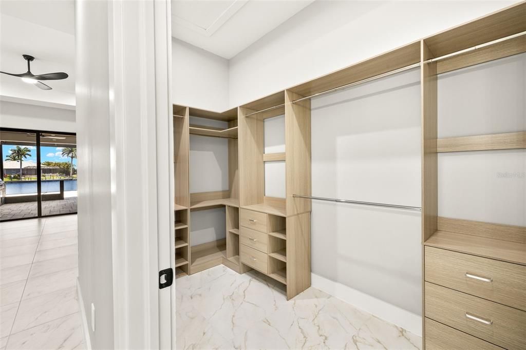En Venta: $1,349,000 (3 camas, 3 baños, 2200 Pies cuadrados)