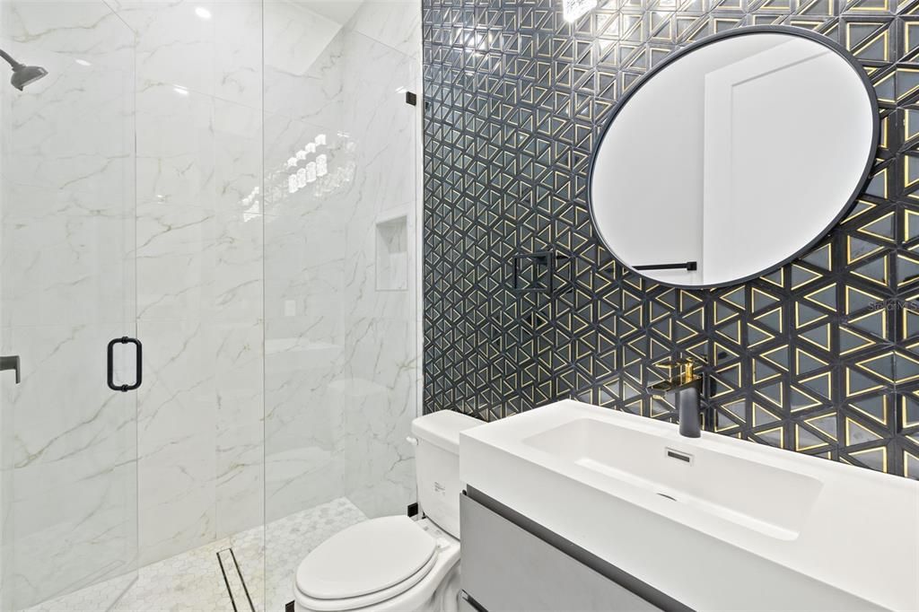 En Venta: $1,349,000 (3 camas, 3 baños, 2200 Pies cuadrados)