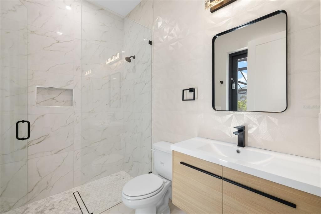 En Venta: $1,349,000 (3 camas, 3 baños, 2200 Pies cuadrados)