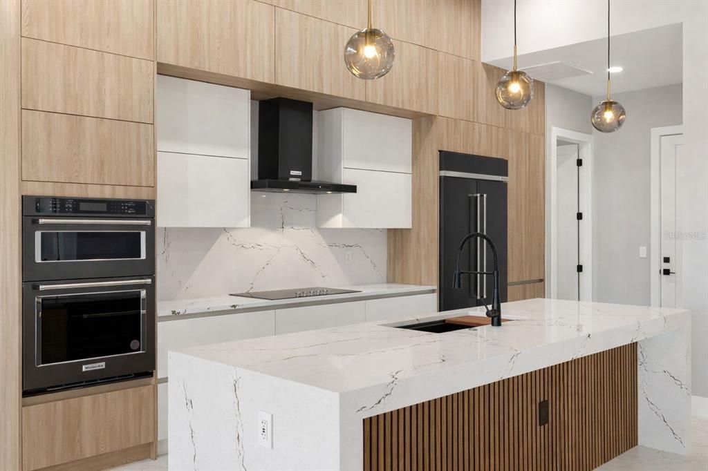 En Venta: $1,349,000 (3 camas, 3 baños, 2200 Pies cuadrados)