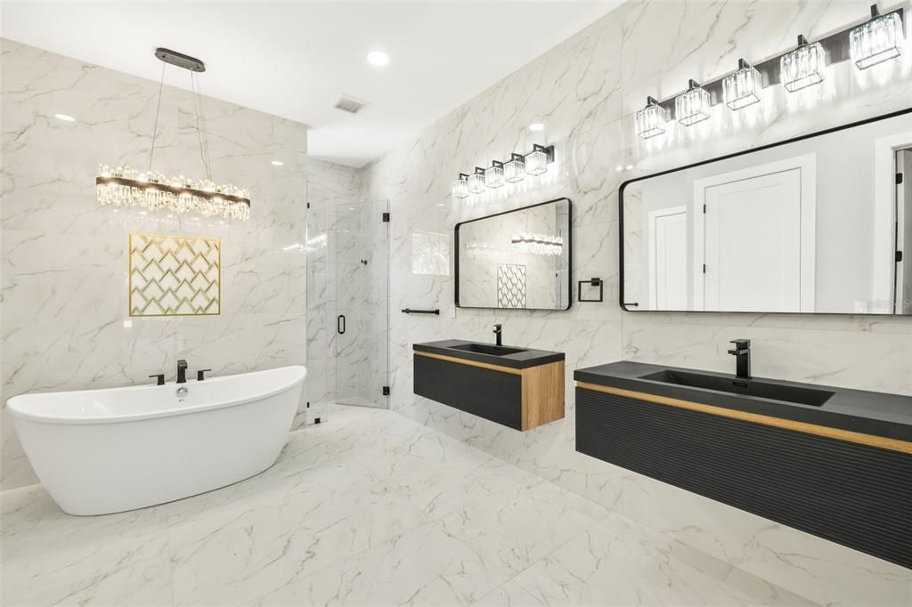 En Venta: $1,349,000 (3 camas, 3 baños, 2200 Pies cuadrados)