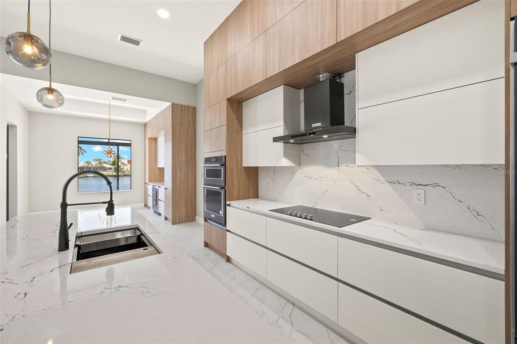 En Venta: $1,349,000 (3 camas, 3 baños, 2200 Pies cuadrados)